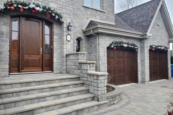 Portes extérieures en bois noble
