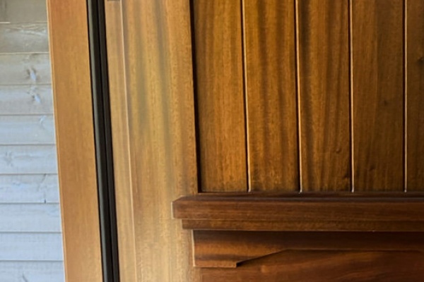 Bois de qualité supérieur pour votre porte d'entrée