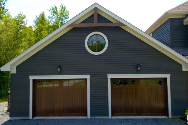 Portes de garage en bois massif