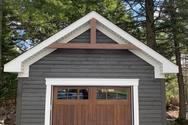 Portes à battant en bois pour bâtiment annexe dans votre cour arrière